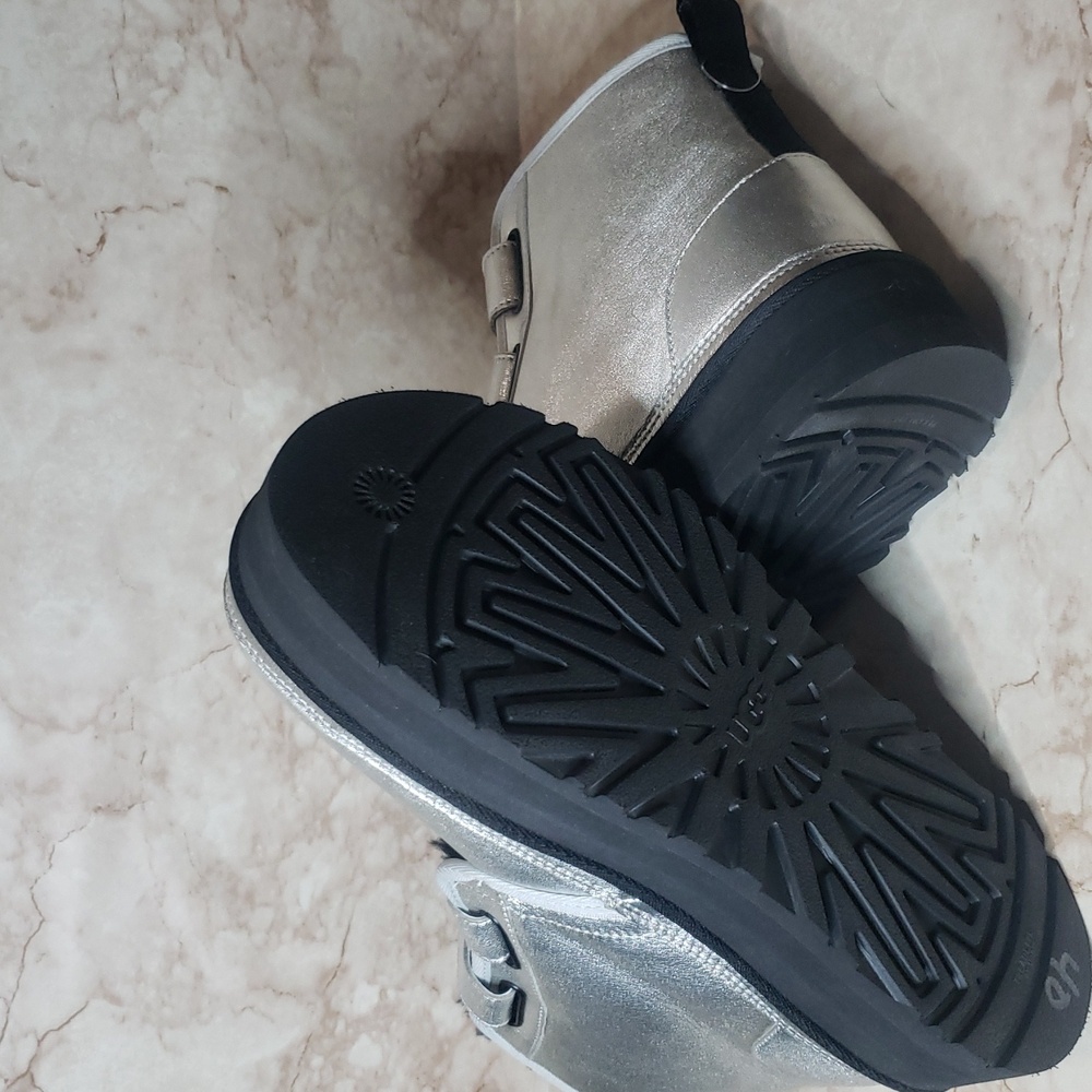 UGG Silver Boots with Black platform - Picture 7 of 9